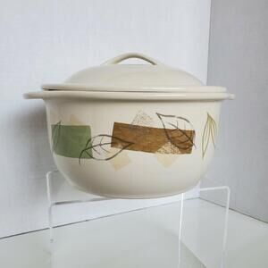 Vintage Corelle 1.5 Qt Round Covered Casserole "Textured Leaves" by Corning EUC
